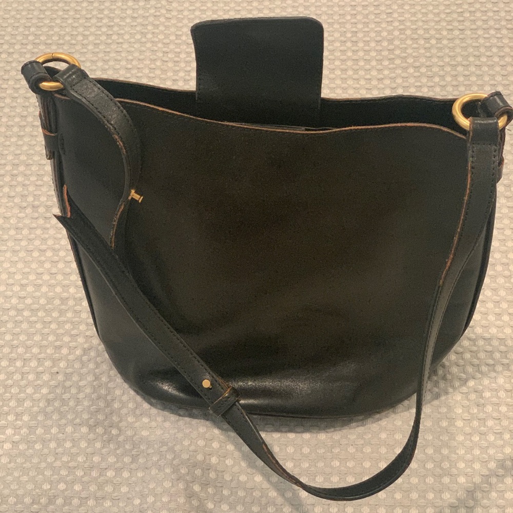 Crossbody brown leather purse banana republic magnetic closure